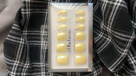 Press on nails
