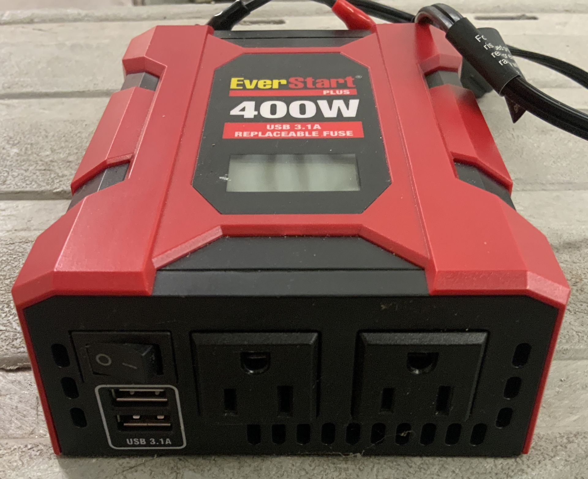 EVERSTART PLUS 400W Inverter w/ Digital Display and Multiple USB and 🔌AC Ports... Value $30... MOVING OUT OF STORAGE EVERYTHING MUST GO!!