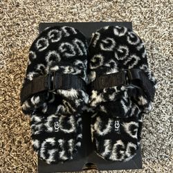 Ugg Woman’s Fluff Shoe (Size 5)