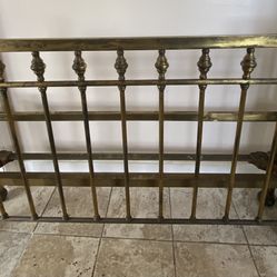 Antique Bed Frame – Elegant Vintage Charm