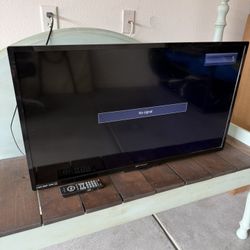 Flatscreen TV Emerson 40” With Remote and Wall Mount 