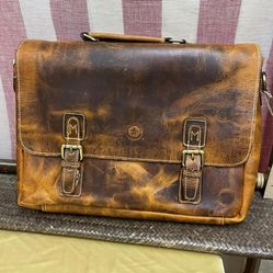 NWT Aaron Leather Goods Messenger Cross Body Laptop Bag