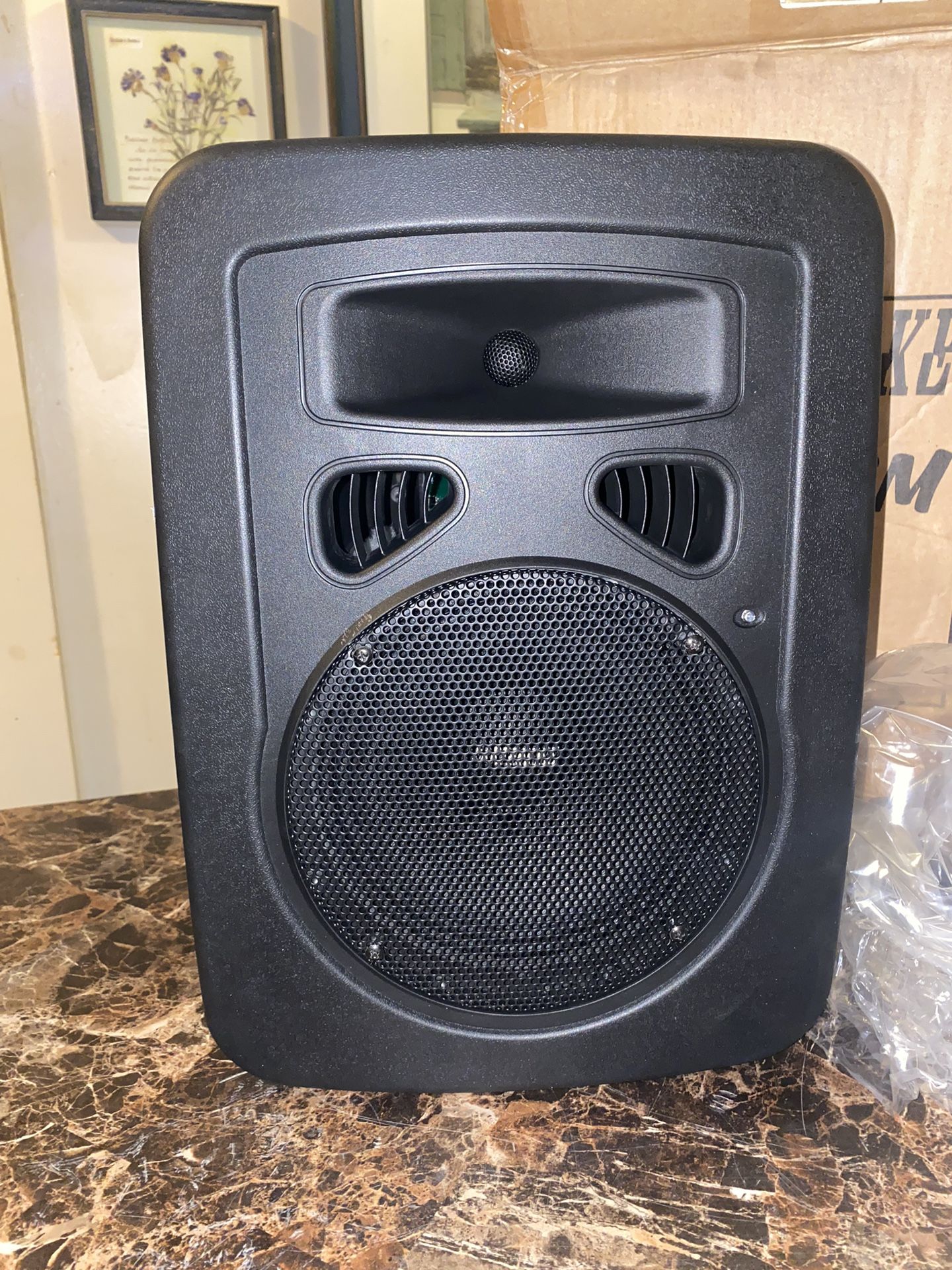 New Earthquake Sound DJ-8M Powered 8-inch 2-Way Monitor/PA Speaker  See pics for specs and features  $125 each 
