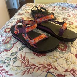 Teva Women’s sz 9