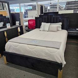 Bedroom Set Available Camas Y MAs 