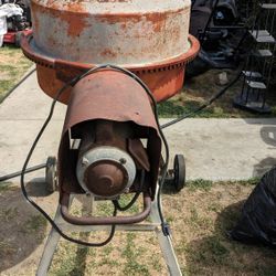 Little Antique Cement Mixer Electric Everything Seems To Be In Good Condition Just Never Plugged In Best Offer Takes It Selling As Is Come Check It Ou