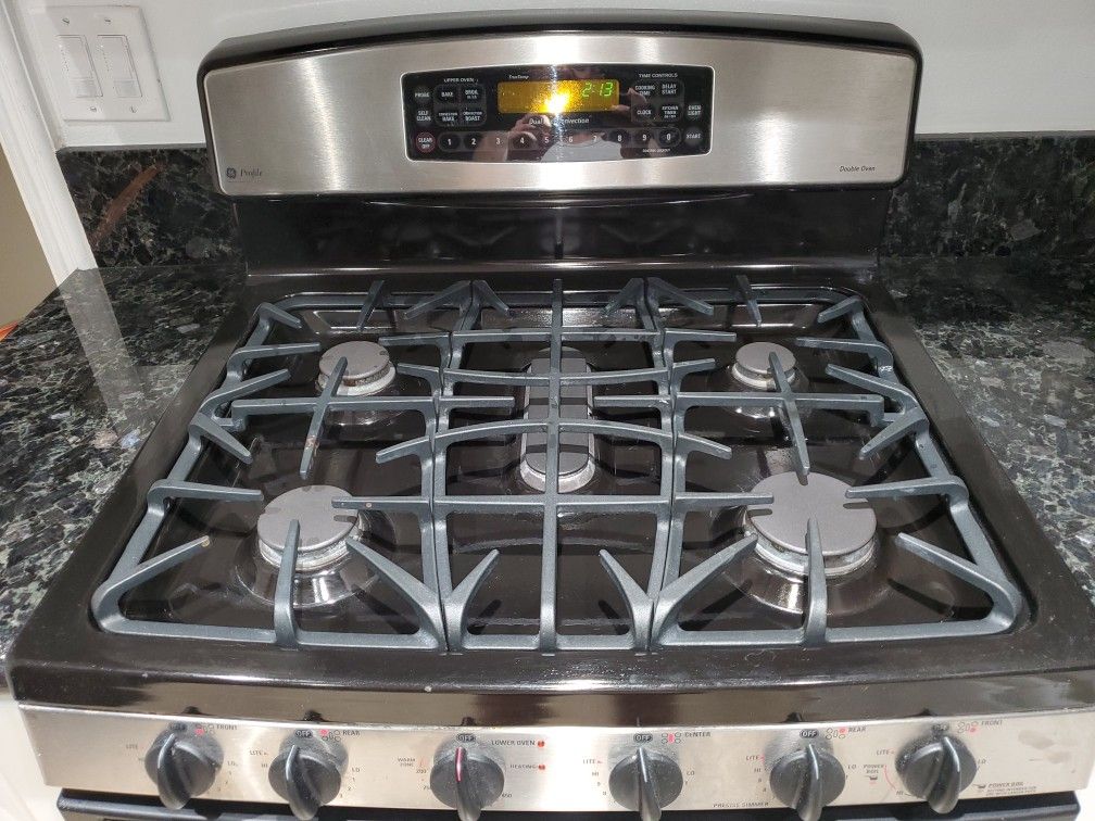 GE Profile™ 30" Free-Standing Dual-Fuel Double Oven Range