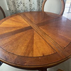 Breakfast table / Dining table