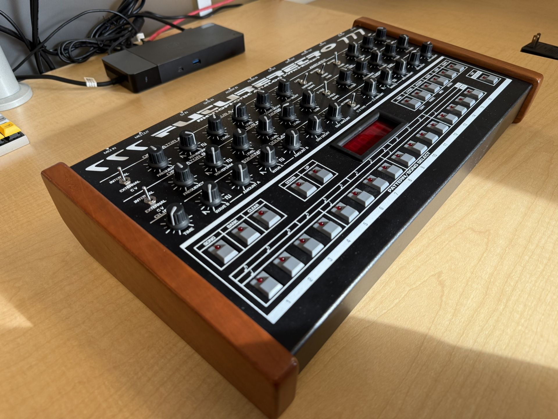 Future Retro 777 - Analog monophonic synthesizer And Sequencer