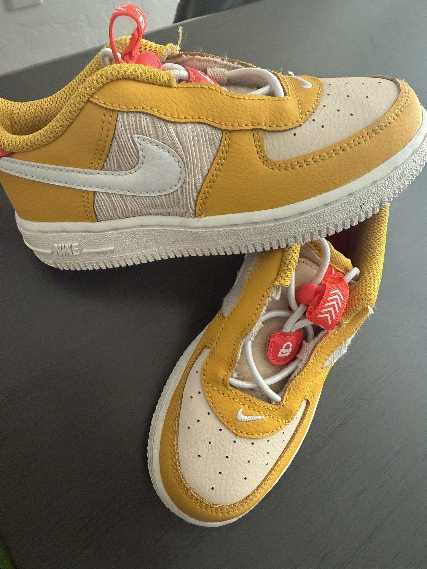 Boy’s Nike Shoes 10c
