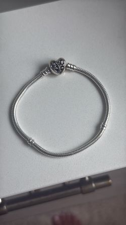 Pandora family tree heart clasp bracelet worn once