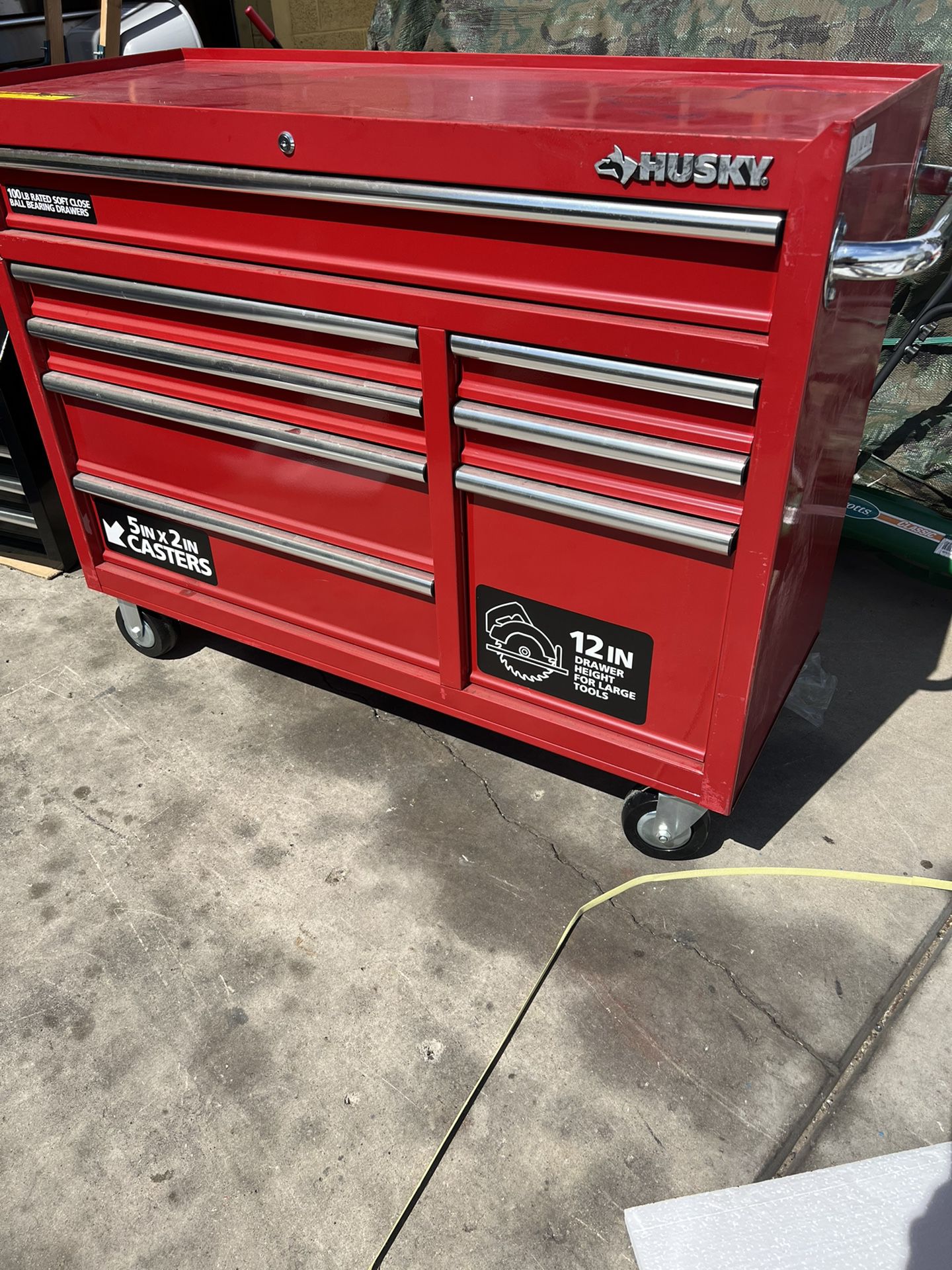 Husky 46 in W x 18.1 in D  8 Drawer Tool Chest in Red