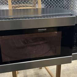 New Frigidaire Professional Microwave