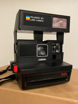 Mint condition Vintage Polaroid Sun 640 camera with strap