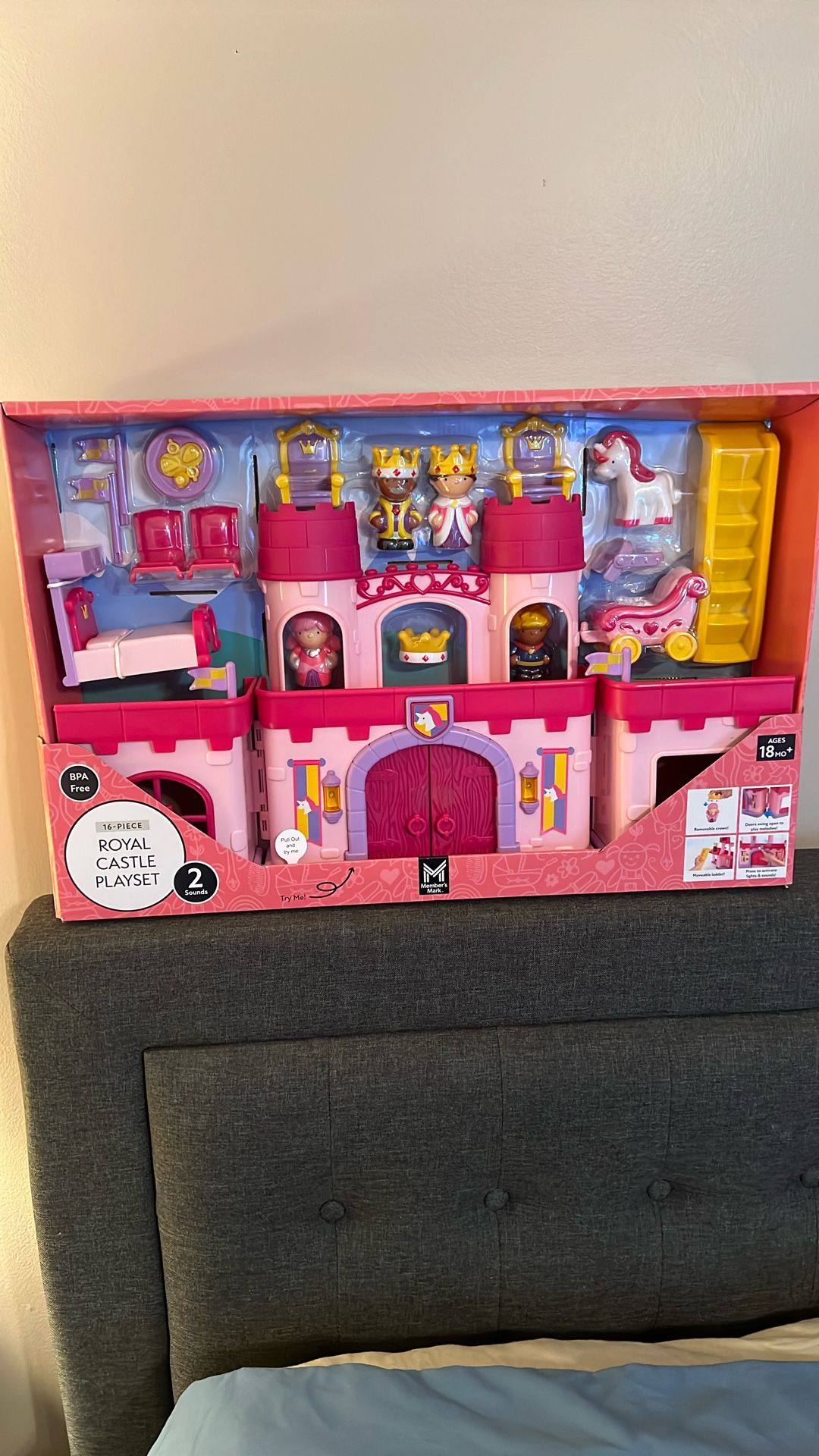 16 Piece Royal Castle Playset With 2 Sounds - New