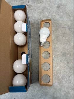 12 x Satco S29589 Medium Light Bulb in White Finish, 4.38 inches, 3000k; Medium Base; 220 deg. Beam Angle