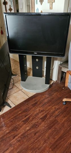 Flat screen tv with stand and glass shelfs