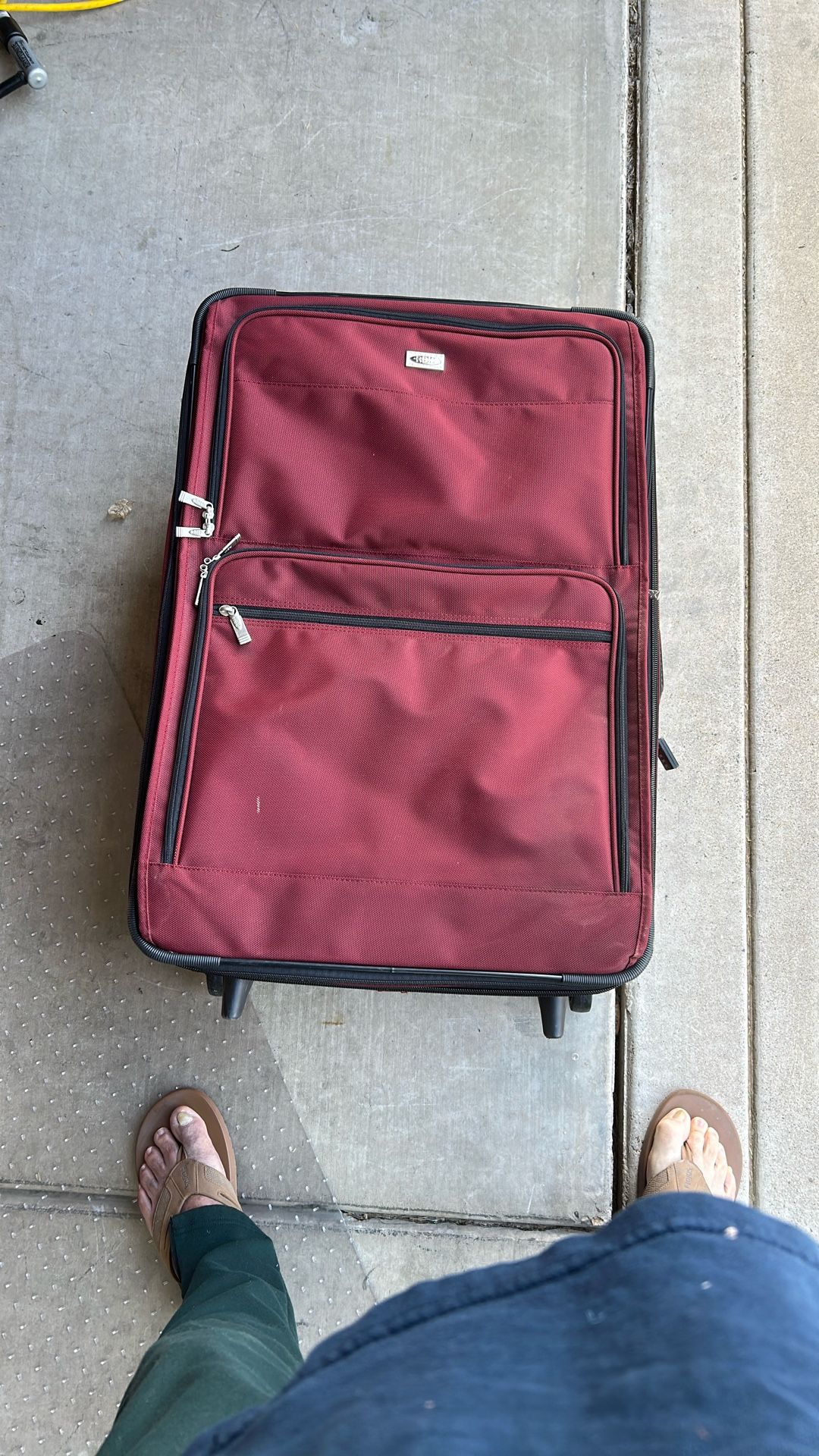 Expanding 33x21x12” Suitcase Everytiing Works