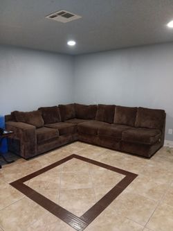 Bundle house set tv, couches,bed,table 3 chairs and sun wall decorations