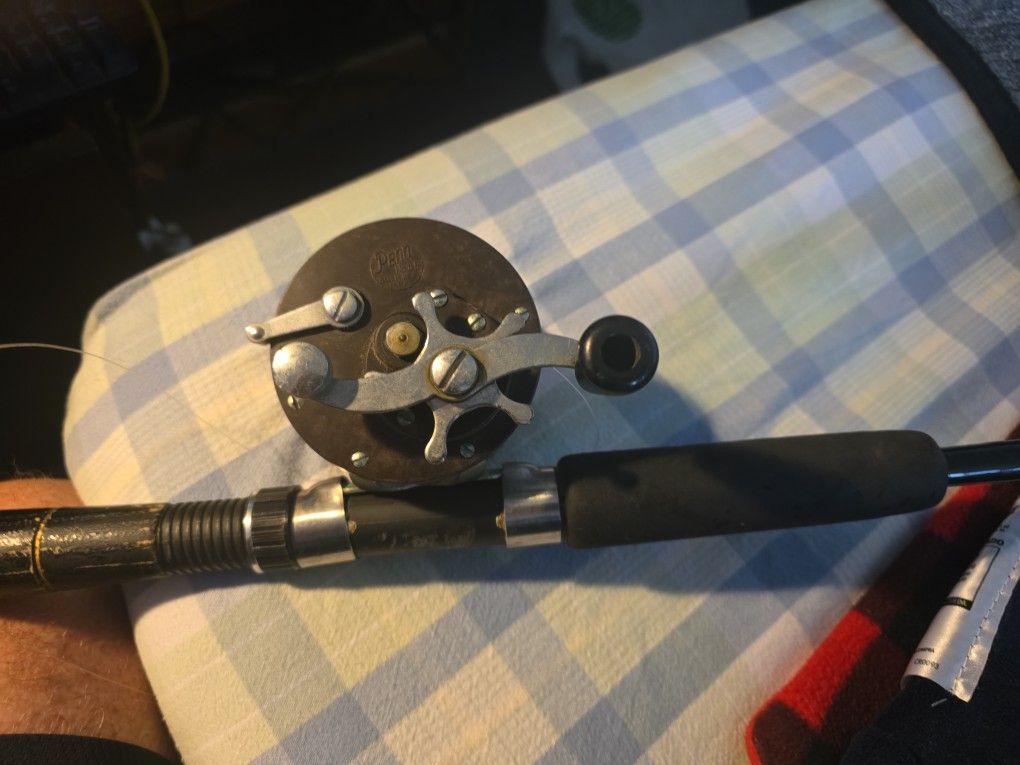 Penn Fishing Pole.. Maybe missing string guide On the reel