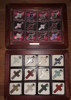 Dijes de gemas auténticas