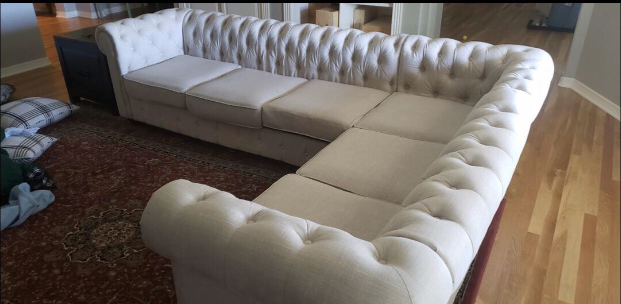 Tufted sectional excellent condition with ottoman