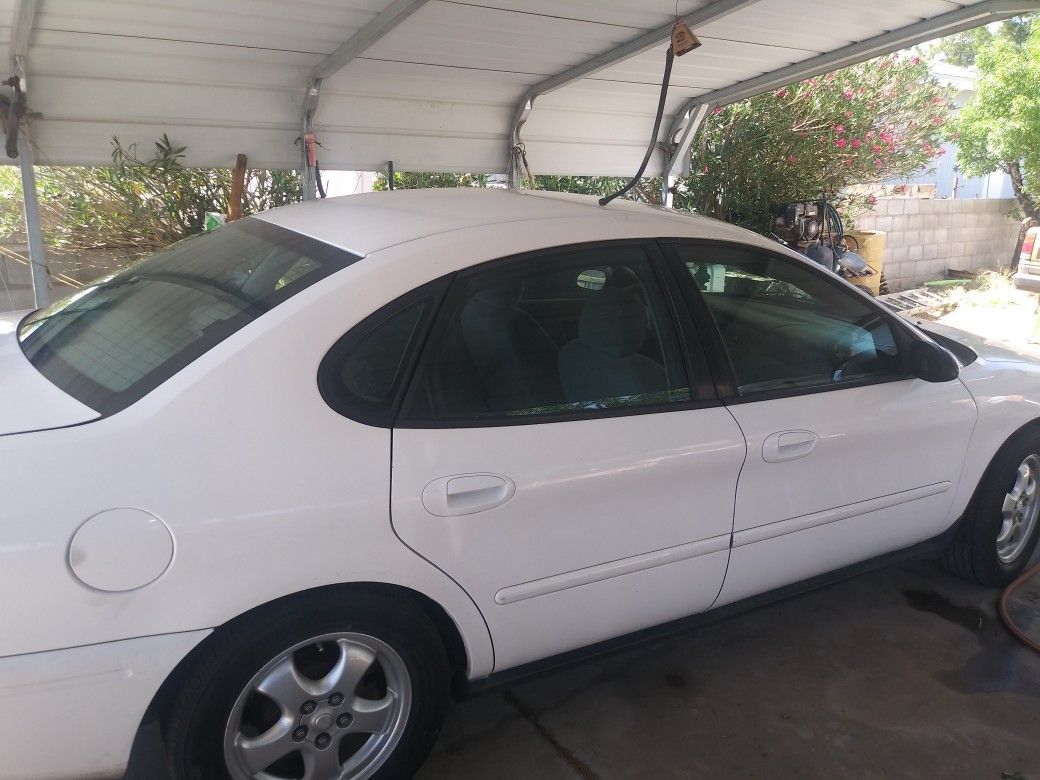 2004 Ford Taurus