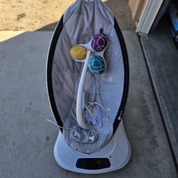 4MOMS Mamaroo Multi Motion Baby Swing