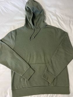 Old Navy olive green hoodie in a L #oldnavy #cozy men’s large $15