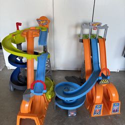Hot wheels race tracks and cars