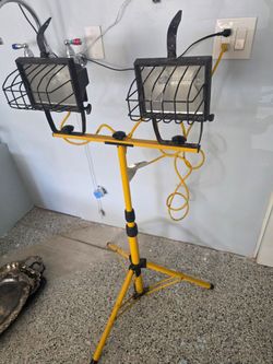 🔥🔥Shop Woods
Woods -Lumens Halogen Plug-in Stand Work Light🔥🔥