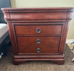 3 Drawer Nightstand