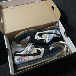Supreme SB Dunk Low - Size 7.5 Men
