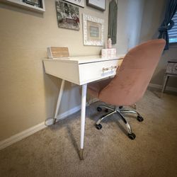 Desk/chair, Night Stands, Tv Stand 