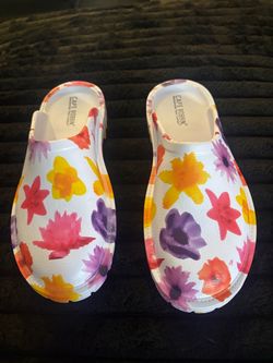 Cape Robbin Floral Clogs