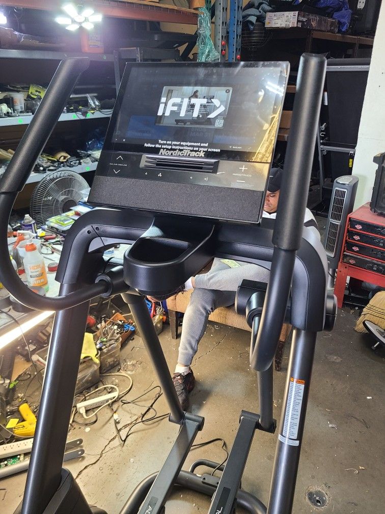Nordictrack X16 Elliptical- incline decline function- 16" ifit screen - magnetic resistance- 749$