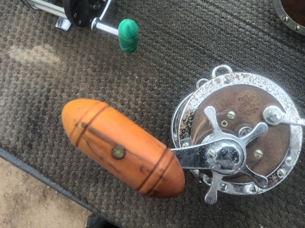 FISHING REEL