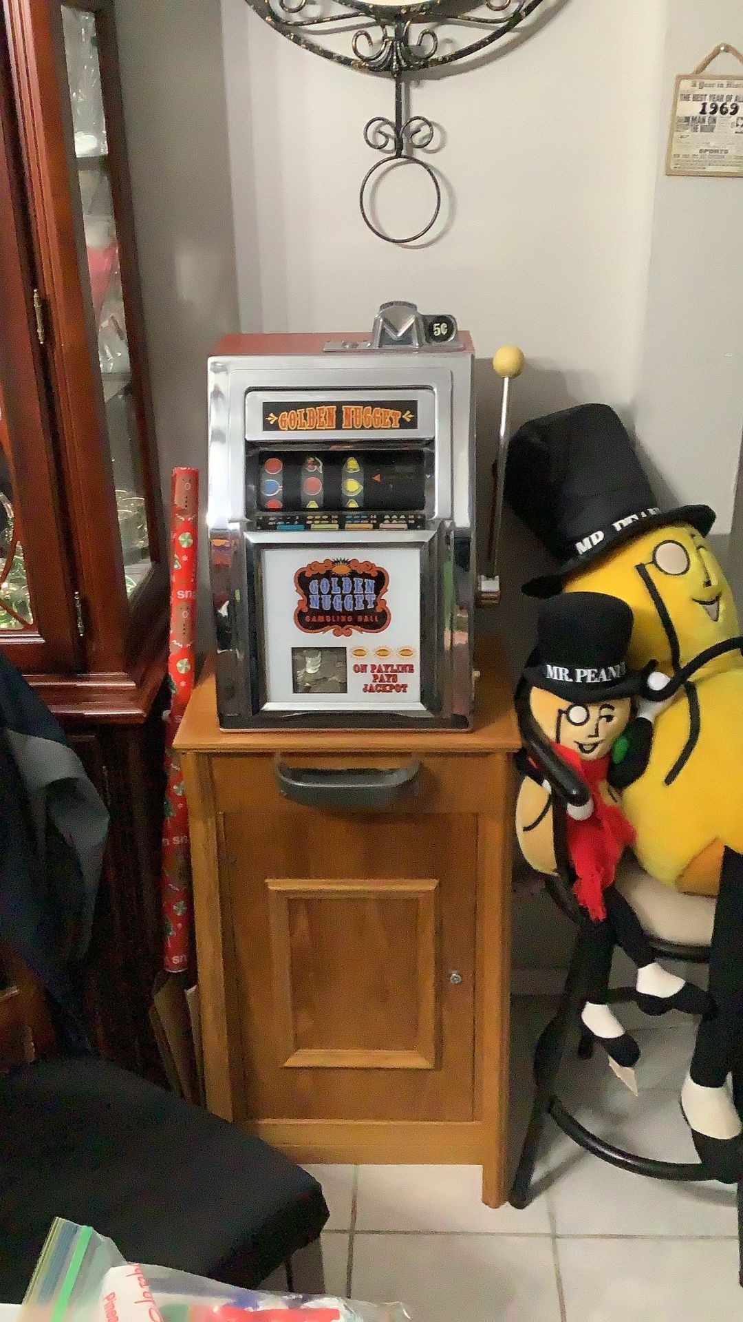 5 Cent Slot Machine With Cabinet