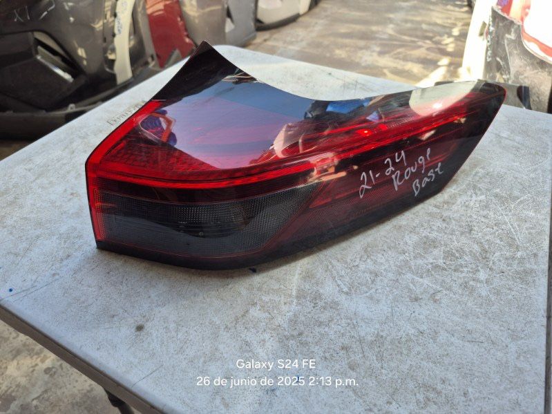 Nissan Rogue Right Tail Light Oem