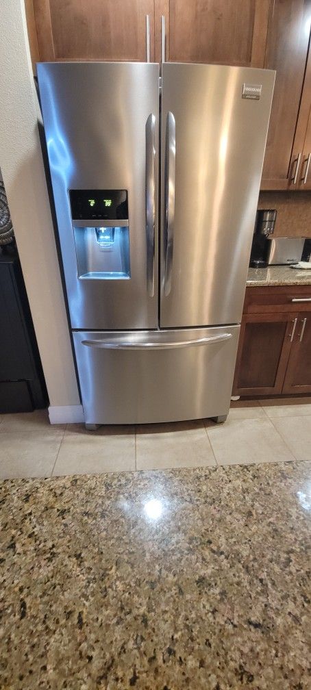Frigidaire Gallery French Door Refrigerator