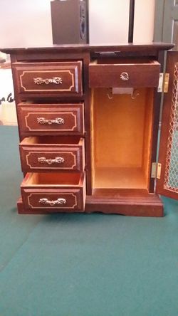 Vintage Jewelry/Music Box