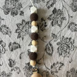 Baby pacifier clip