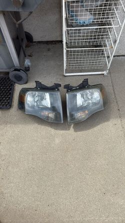 2013 Ford Expedition Black Headlights