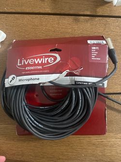 Live wire 100 ft microphone cable