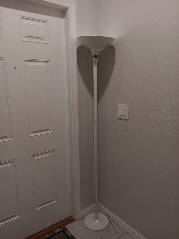 FLOOR LAMP