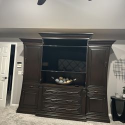 Entertainment Center And 2 Nightstands 