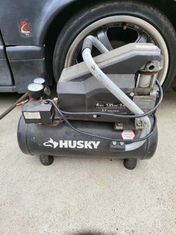 HUSKY 4 GALLON COMPRESSOR