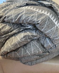 King size bedding set, 10 pieces