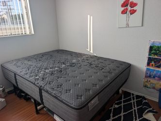 Extra firm mattress - good as new