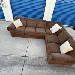 Beautiful couch lounge $139